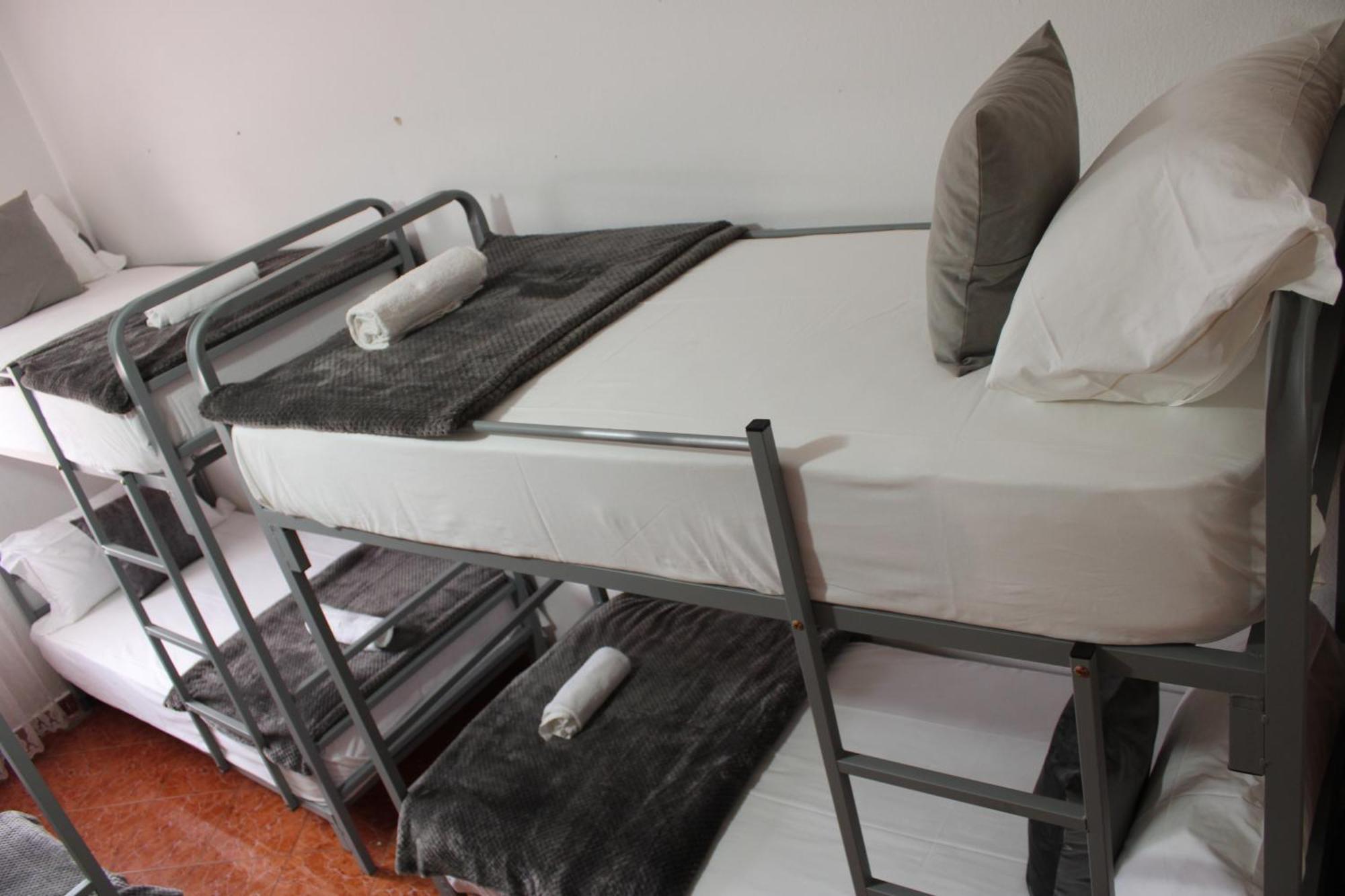 Crew Hostel Тирана Экстерьер фото