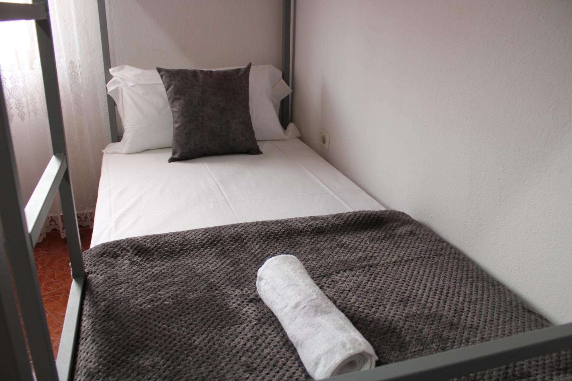 Crew Hostel Тирана Экстерьер фото